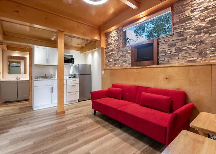 Serene Tiny House Retreat In Japanese Garden