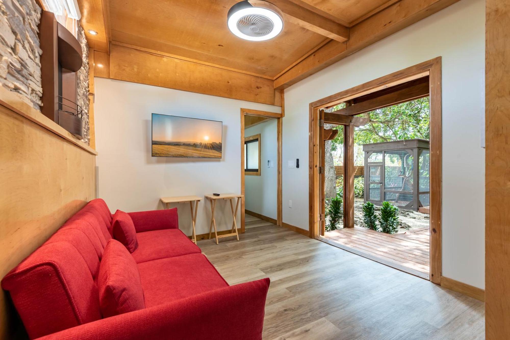 Serene Tiny House Retreat In Japanese Garden *